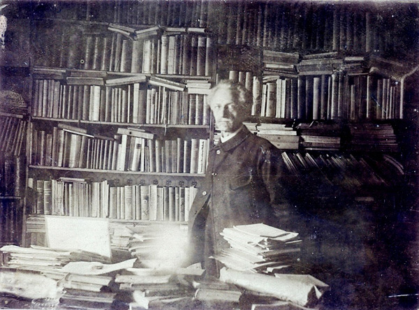 J. C. J. Ommerborn in seinem Studierzimmer in schon fortgeschrittenem Alter