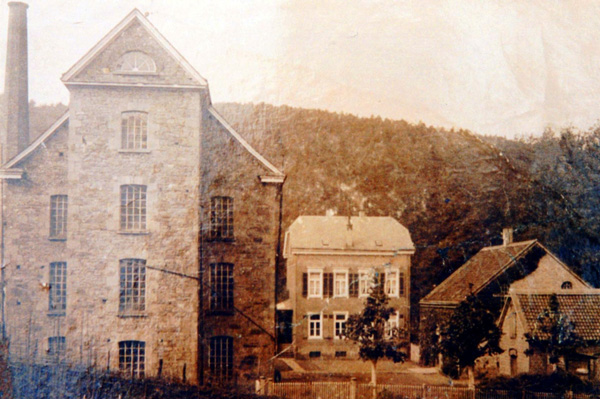 Zwischen Lennep und Lüttringhausen liegt im Tal Diepmannsbach. In der stockdunklen Nacht ereignen sich hier hinterhältige Kapitalverbrechen